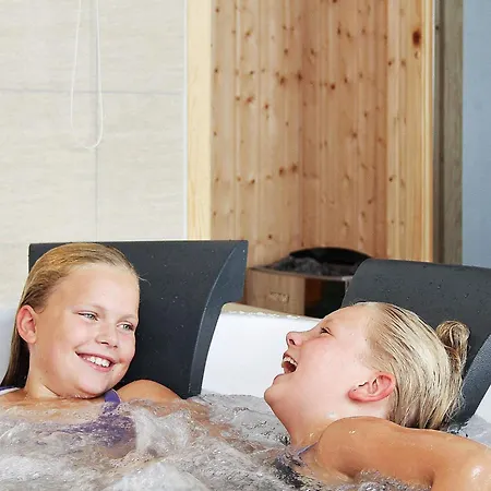 Luxury House For 14 Vakantiehuis