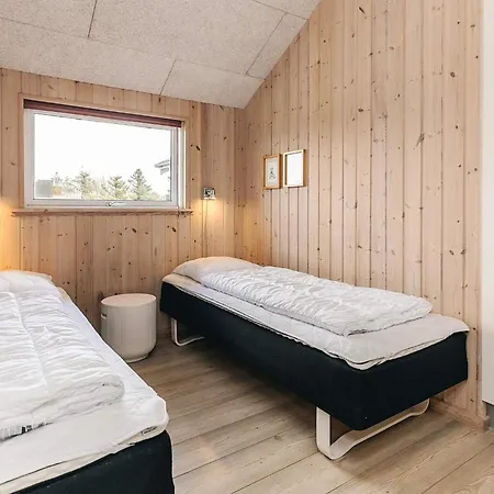 Luxury House For 14 *