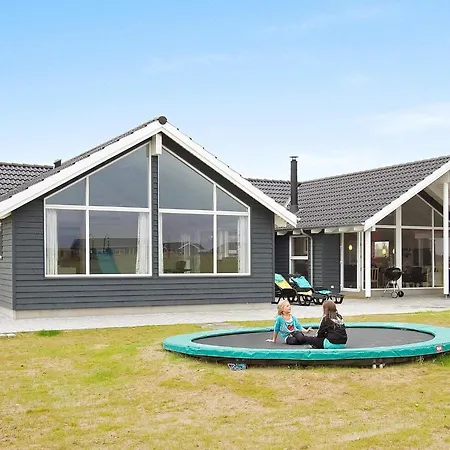 Vakantiehuis Luxury House For 14